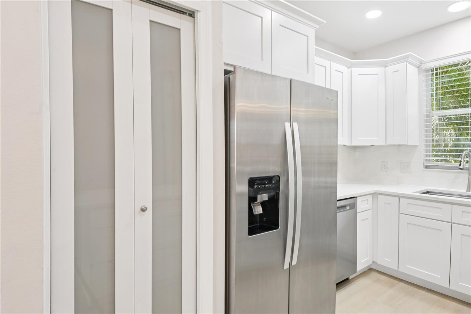 Image 14 of 58 For 12304 Country White Circle