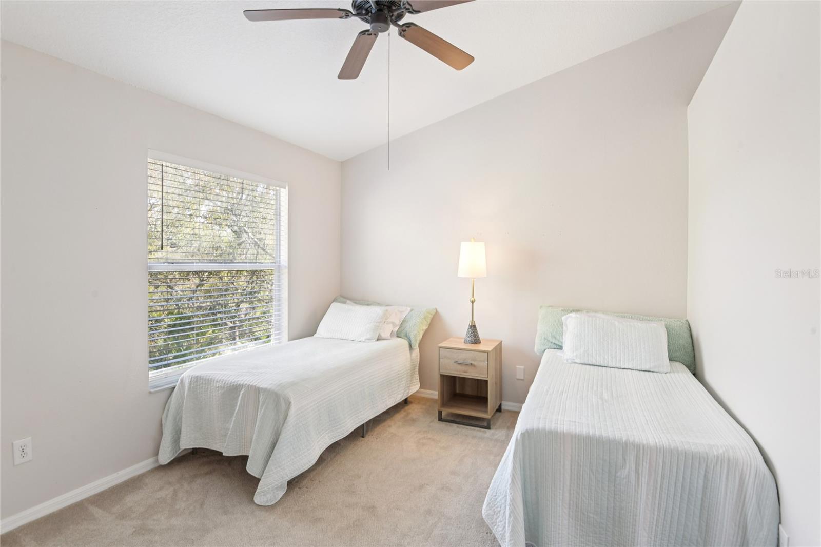 Image 15 of 58 For 12304 Country White Circle