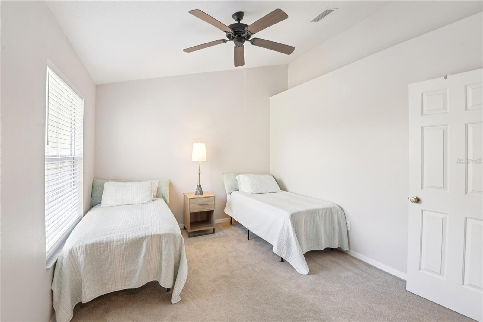 Image 16 of 58 For 12304 Country White Circle