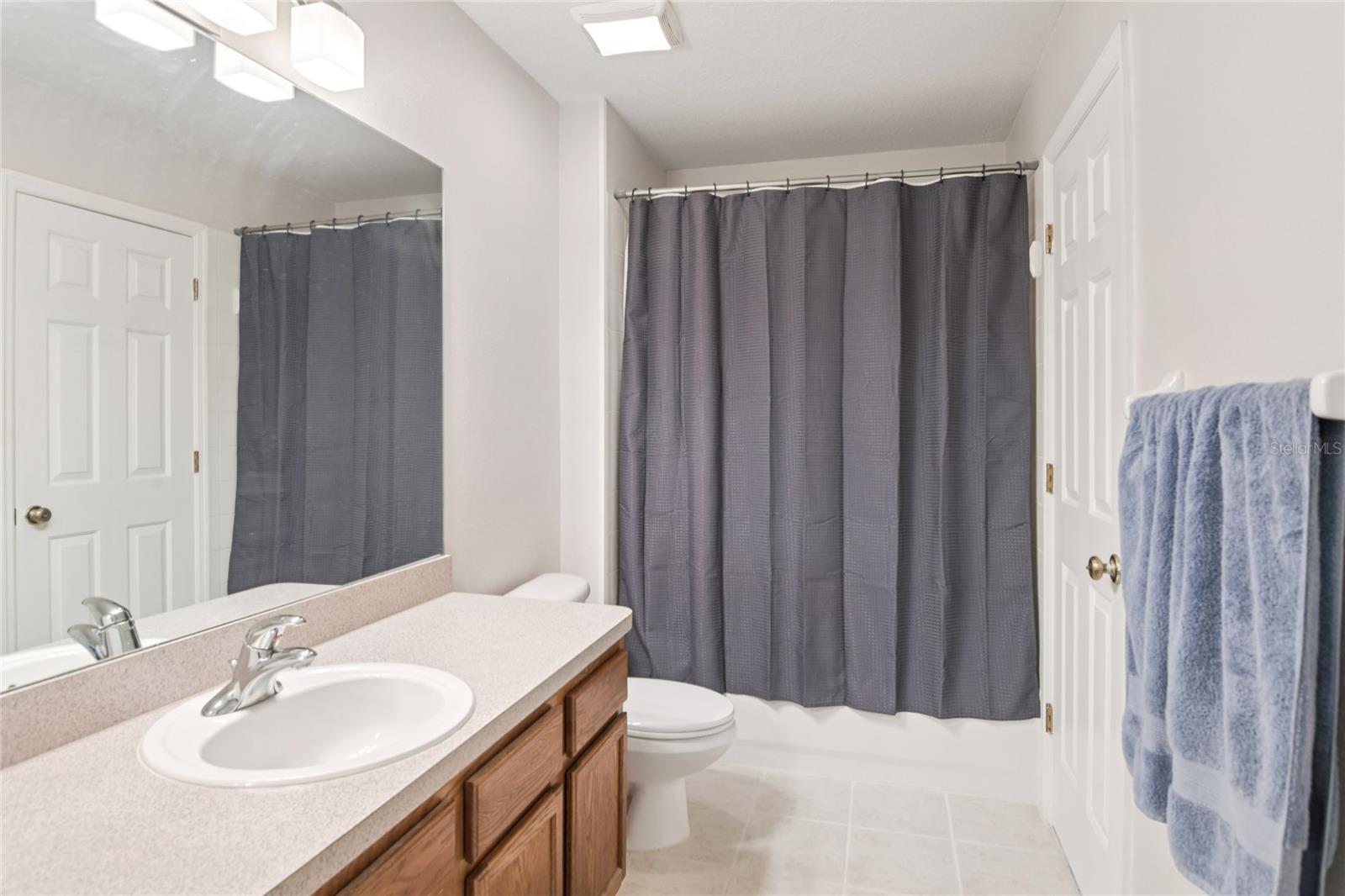 Image 18 of 58 For 12304 Country White Circle