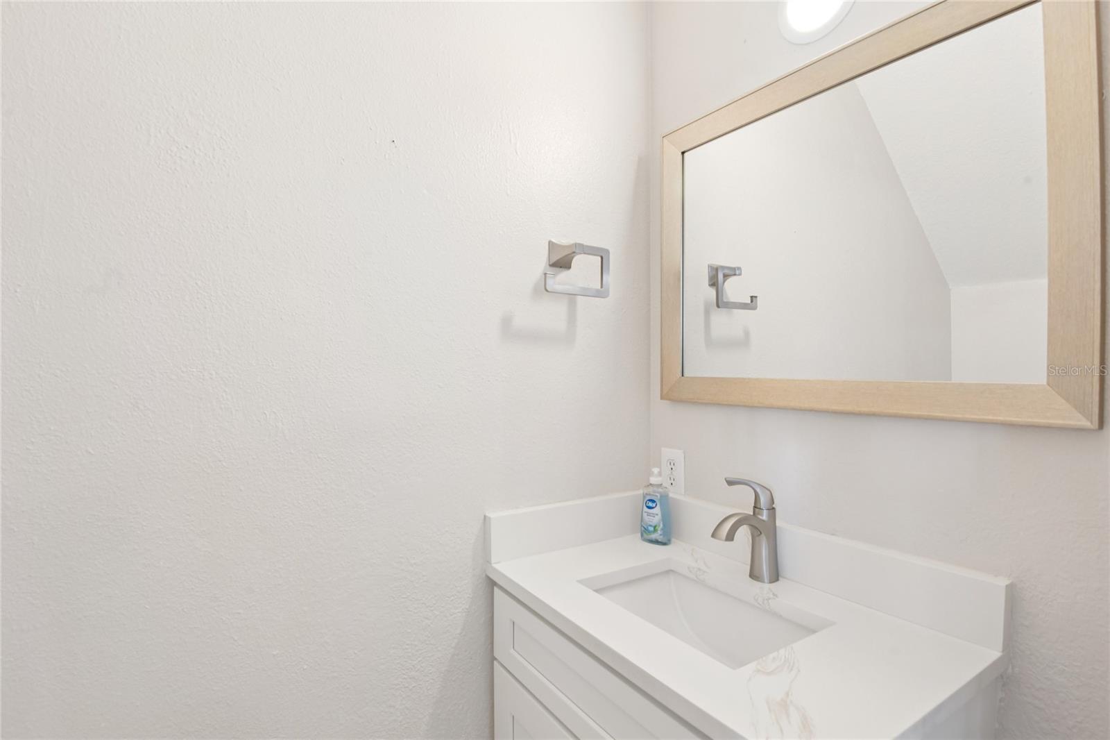 Image 23 of 58 For 12304 Country White Circle