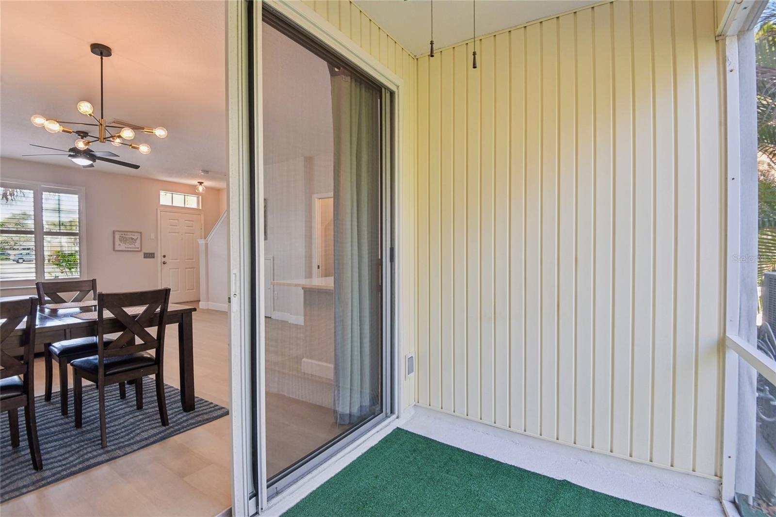 Image 25 of 58 For 12304 Country White Circle