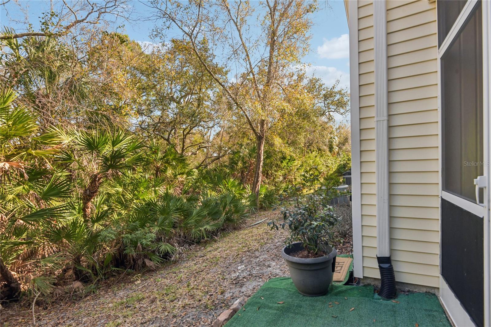 Image 27 of 58 For 12304 Country White Circle