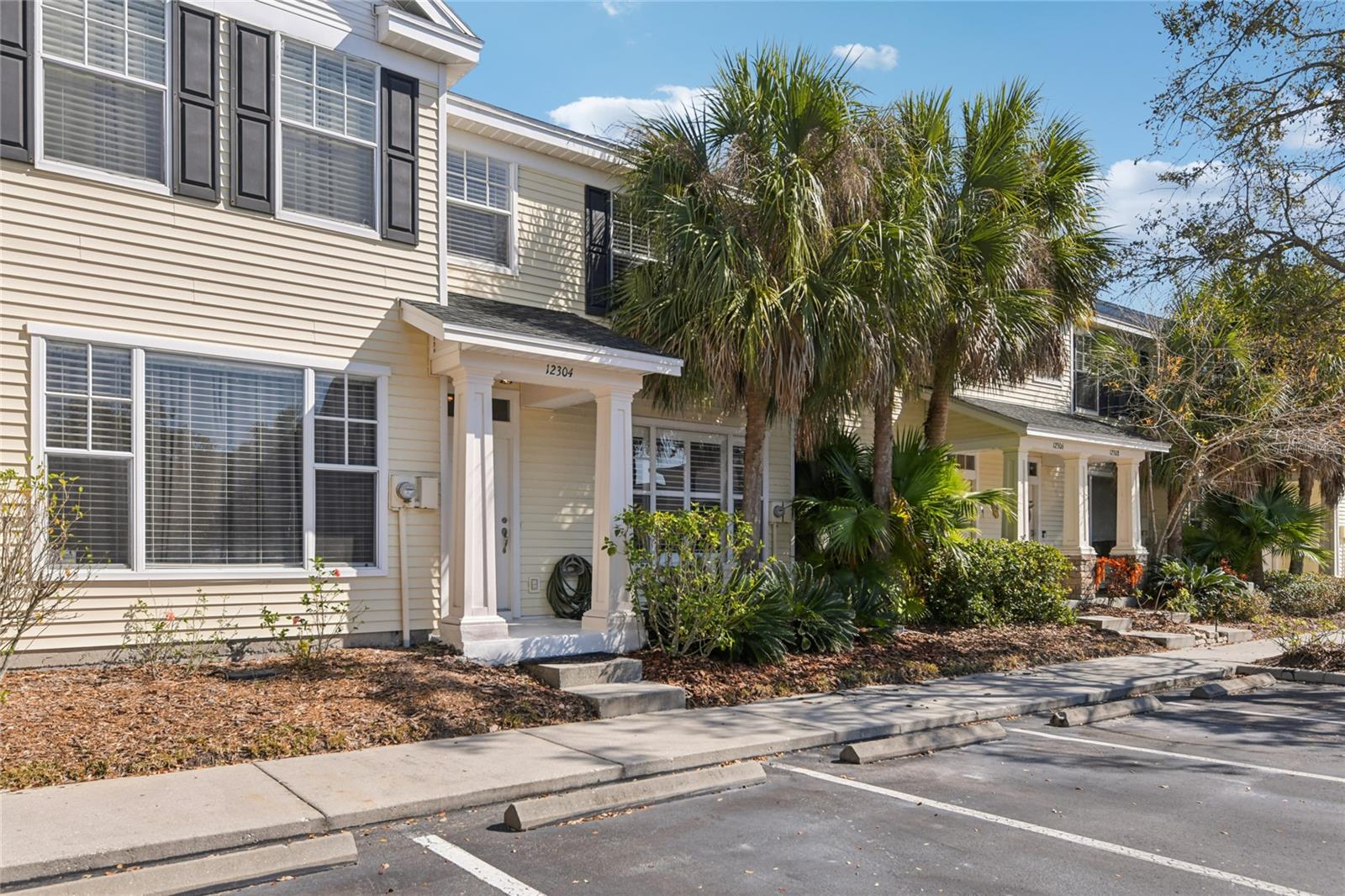 Image 3 of 58 For 12304 Country White Circle