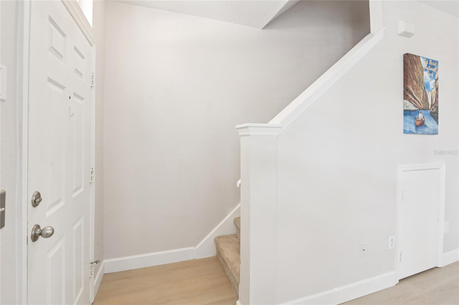 Image 4 of 58 For 12304 Country White Circle