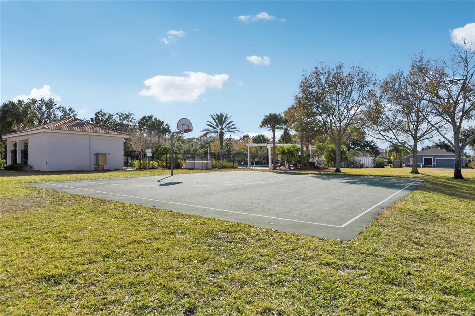 Image 45 of 58 For 12304 Country White Circle