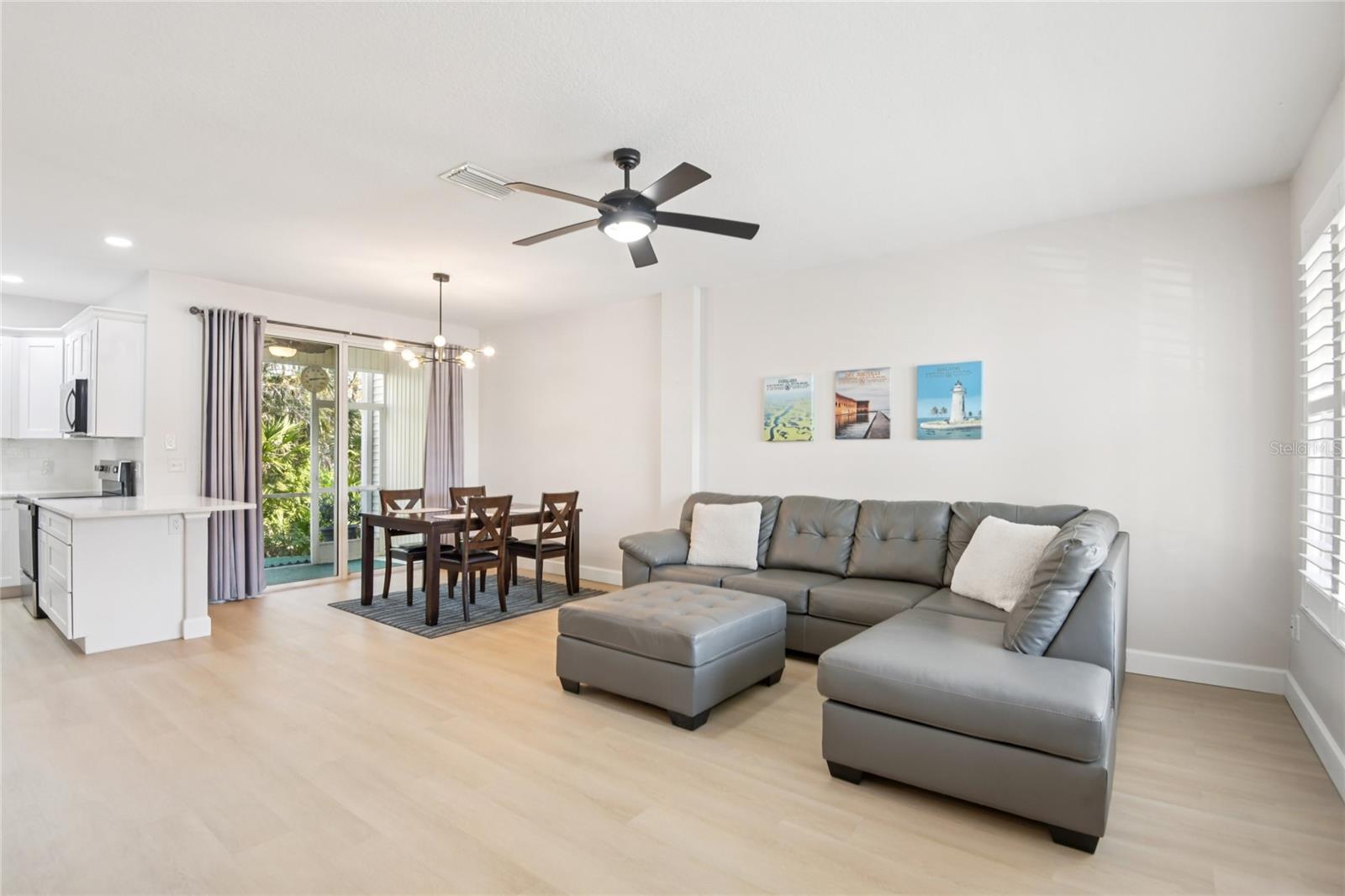 Image 5 of 58 For 12304 Country White Circle