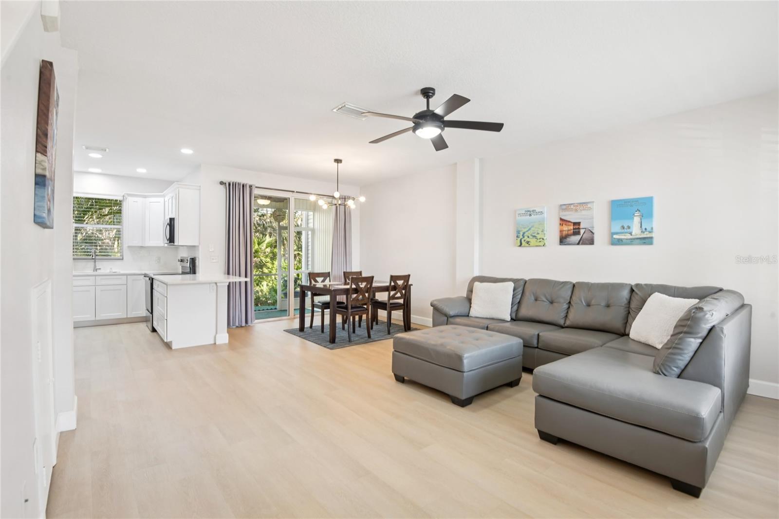 Image 6 of 58 For 12304 Country White Circle