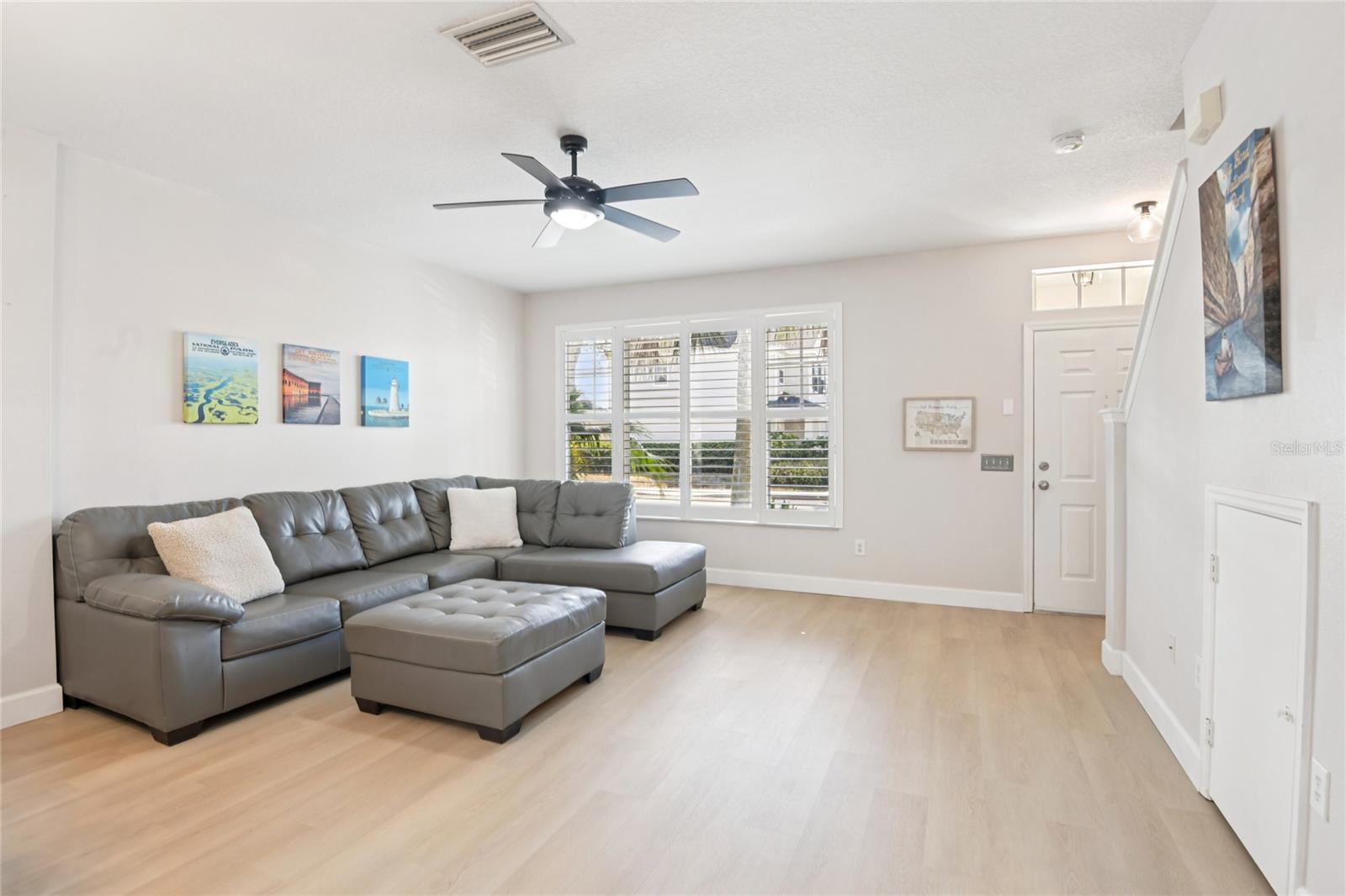 Image 7 of 58 For 12304 Country White Circle