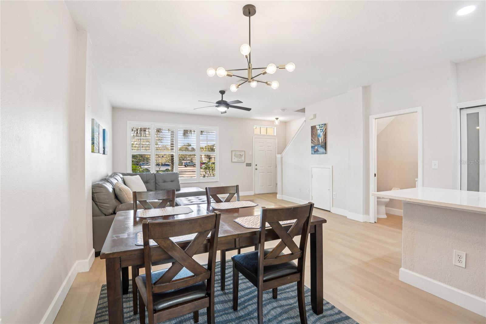 Image 8 of 58 For 12304 Country White Circle