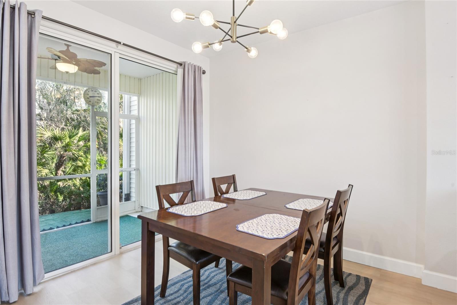 Image 9 of 58 For 12304 Country White Circle