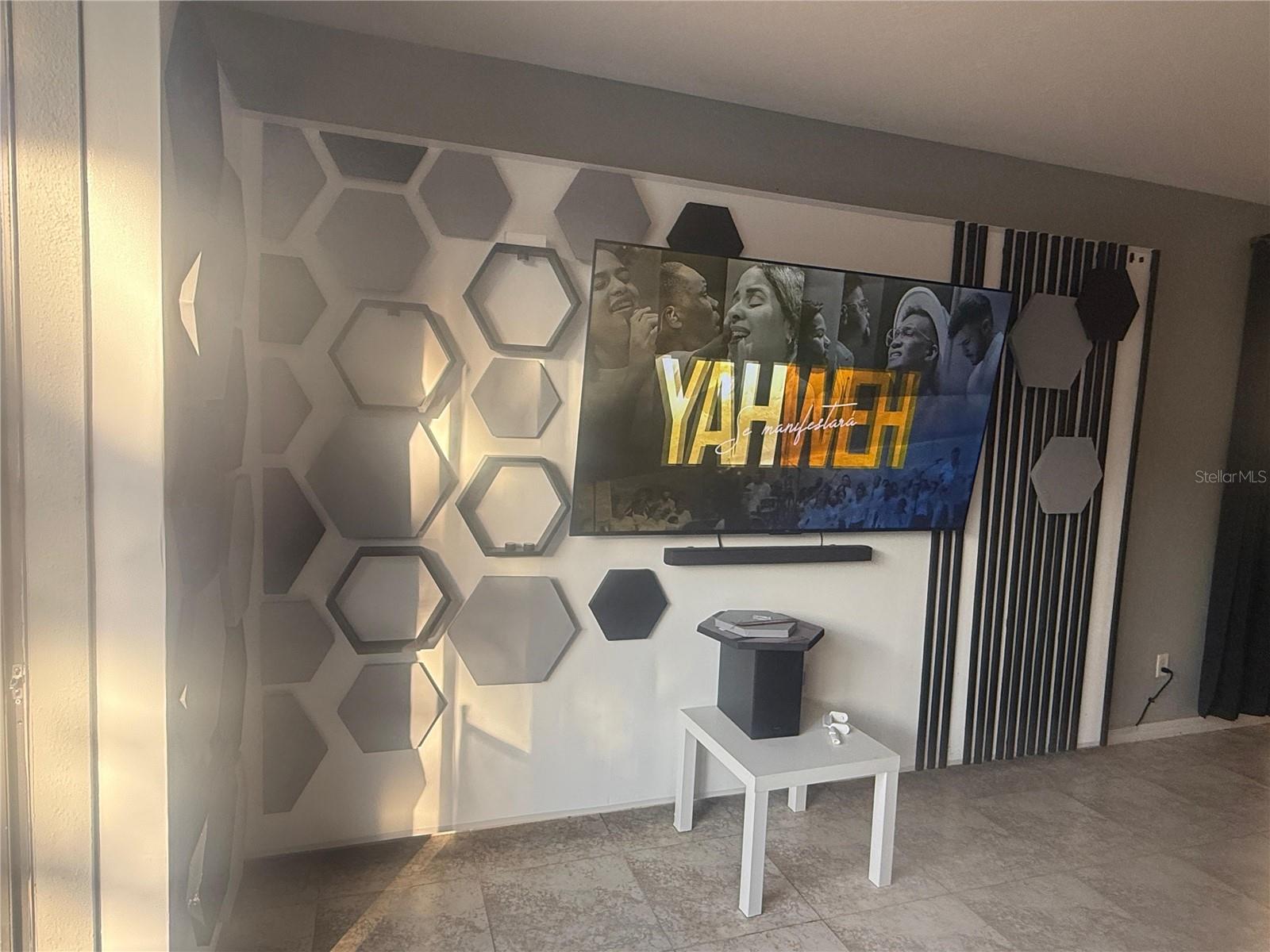 Image 7 of 10 For 3042 Camino Real Drive S