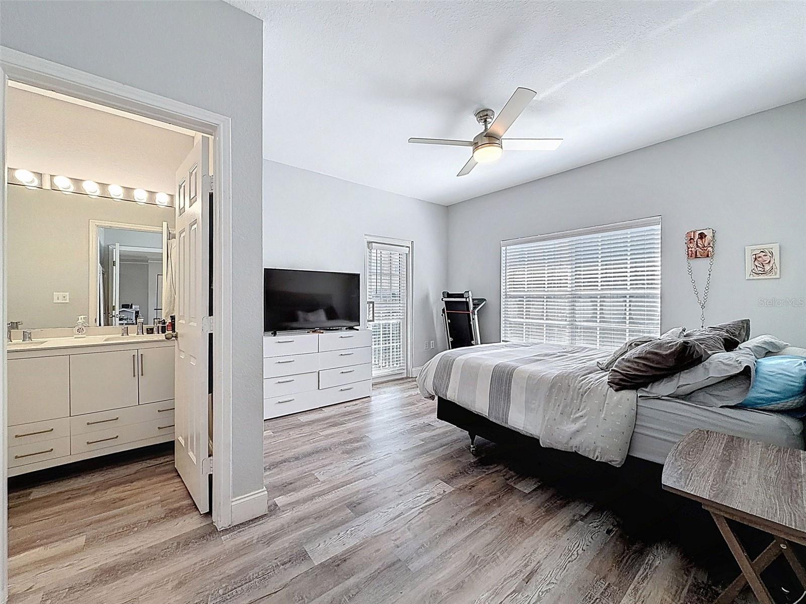 Image 23 of 60 For 4340 Bayside Village Drive 201