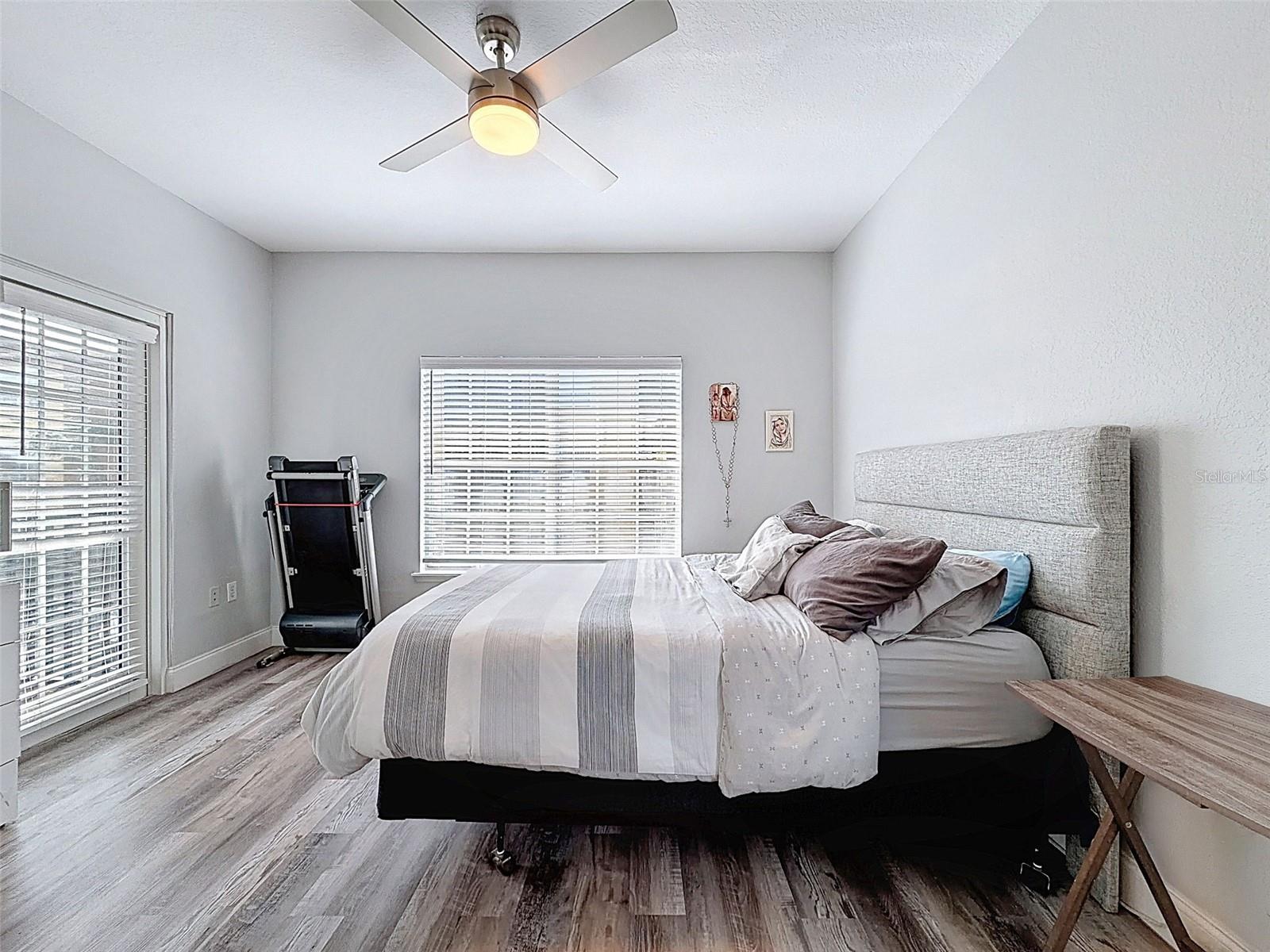 Image 25 of 60 For 4340 Bayside Village Drive 201