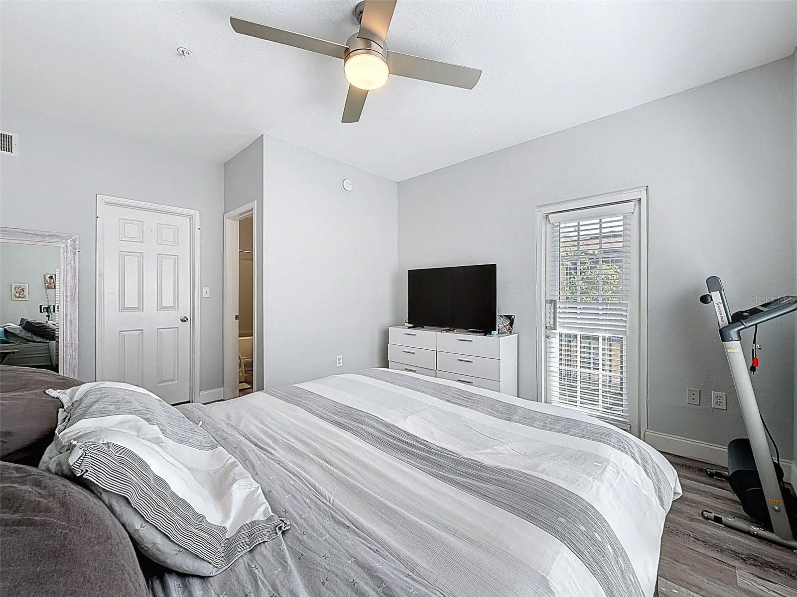 Image 27 of 60 For 4340 Bayside Village Drive 201