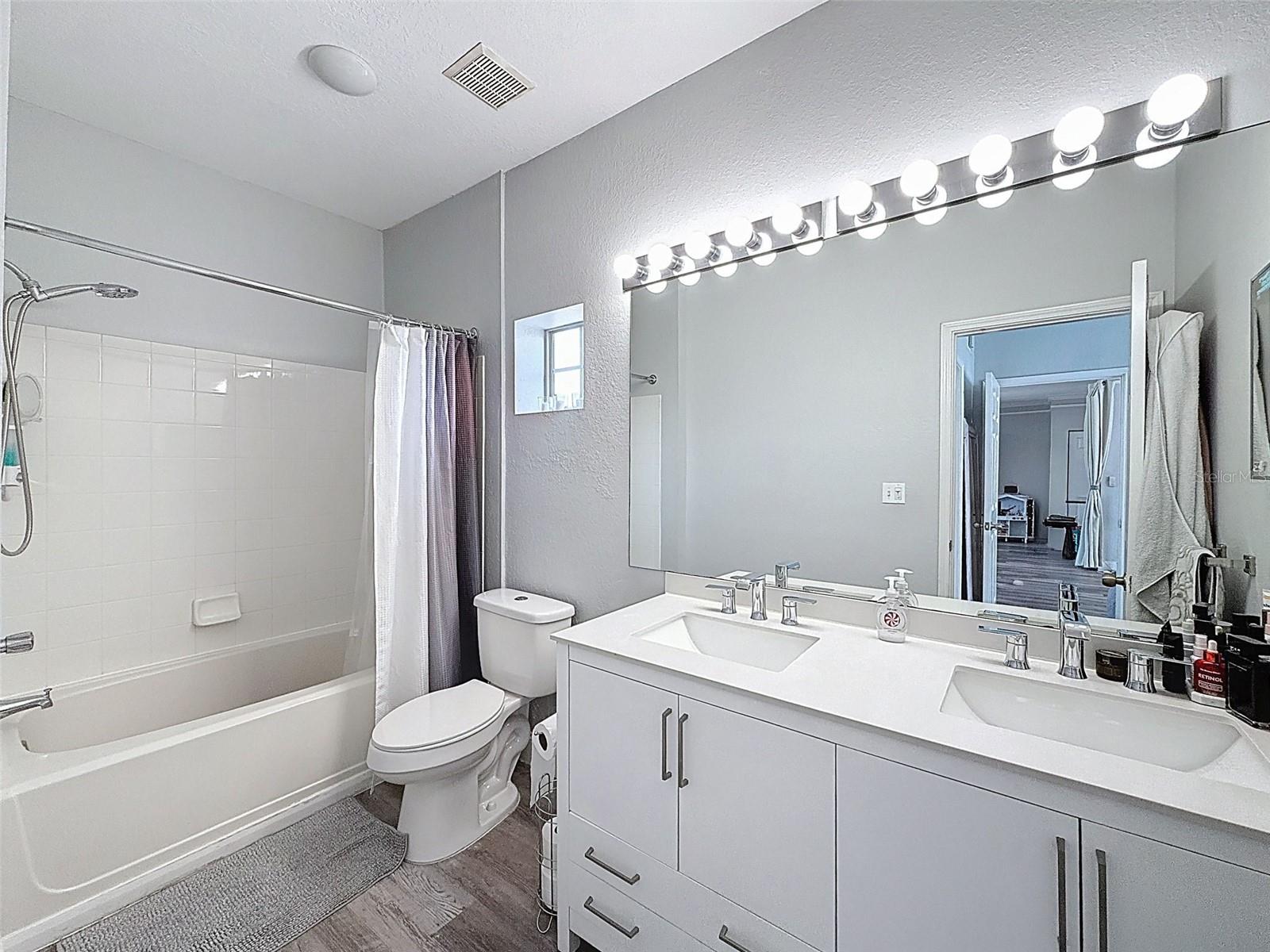 Image 28 of 60 For 4340 Bayside Village Drive 201