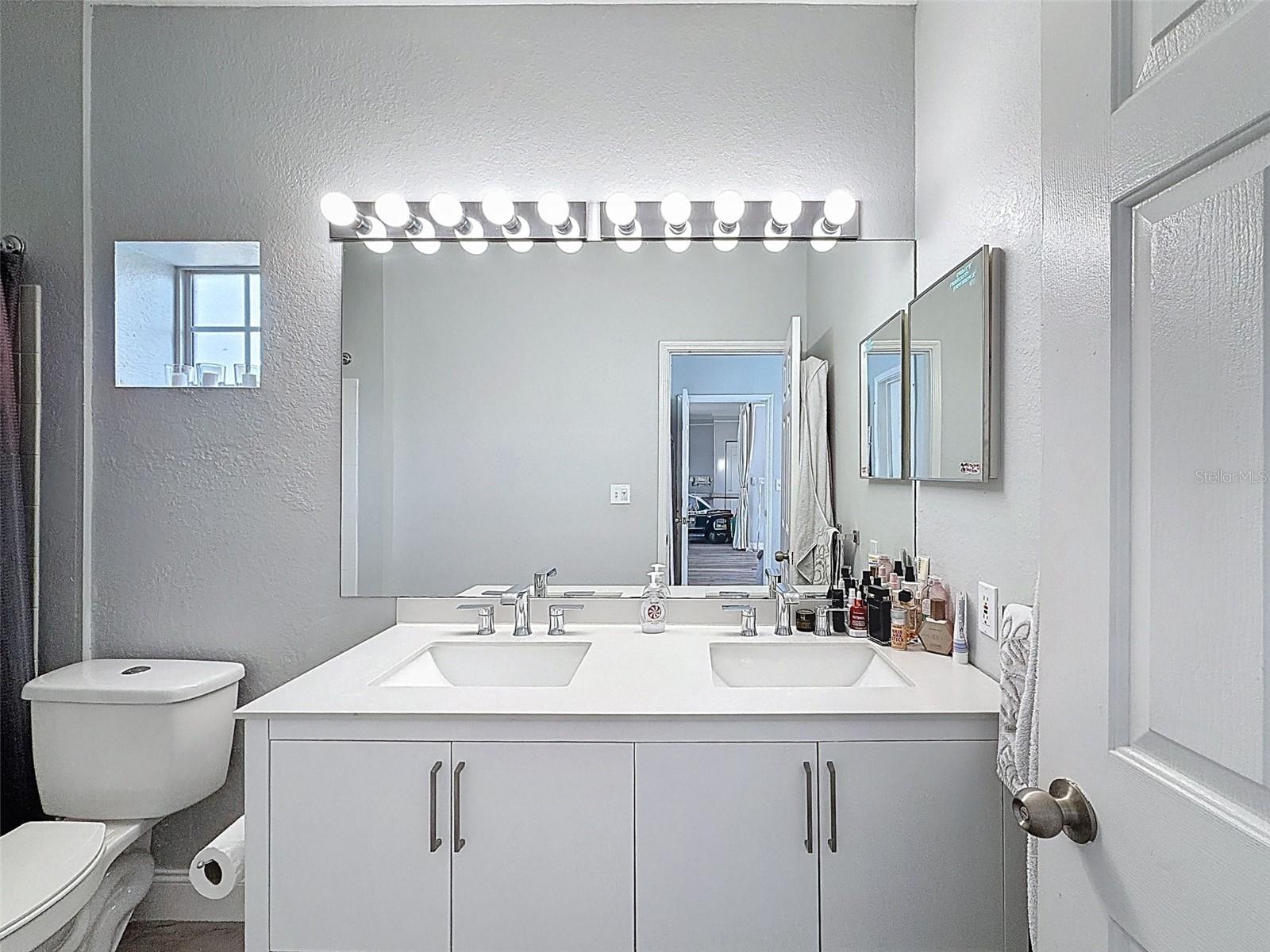 Image 29 of 60 For 4340 Bayside Village Drive 201