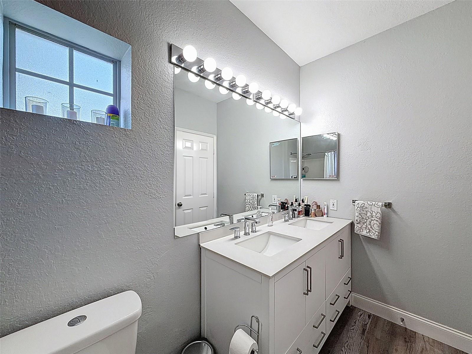 Image 31 of 60 For 4340 Bayside Village Drive 201