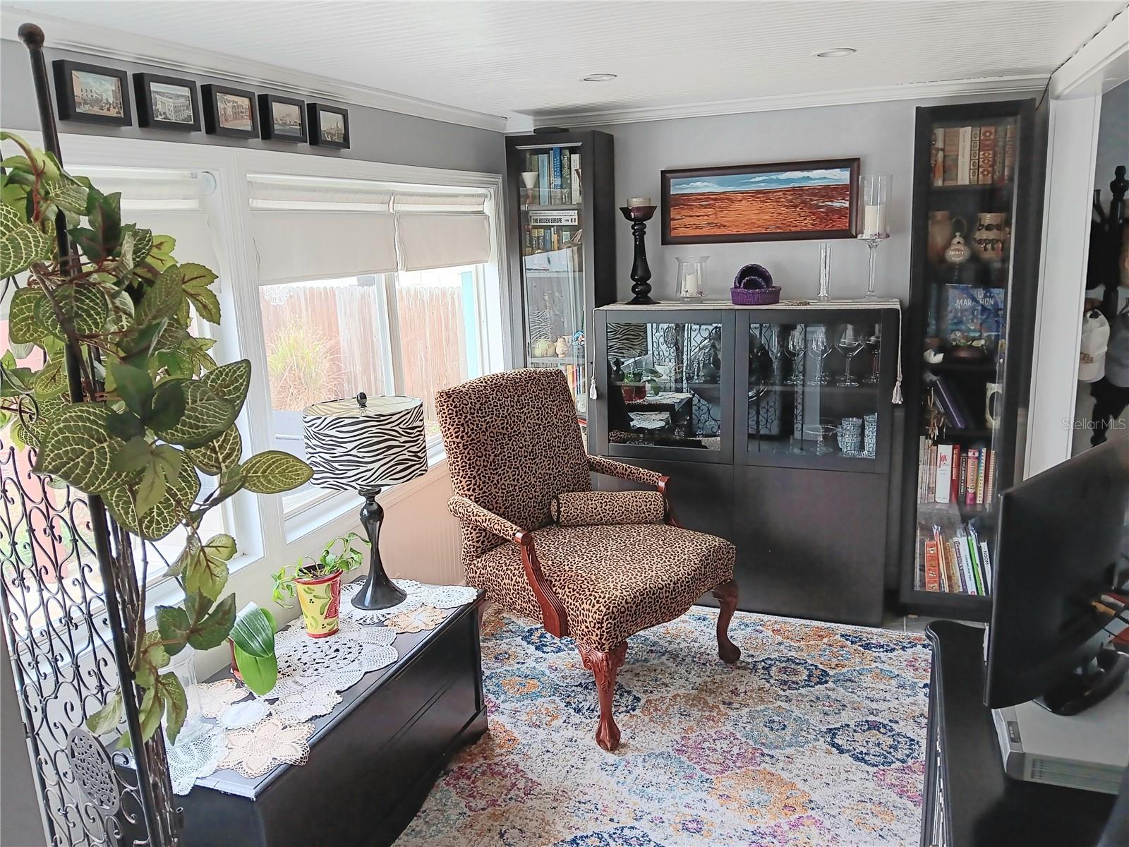 Image 10 of 22 For 406 Paris Street