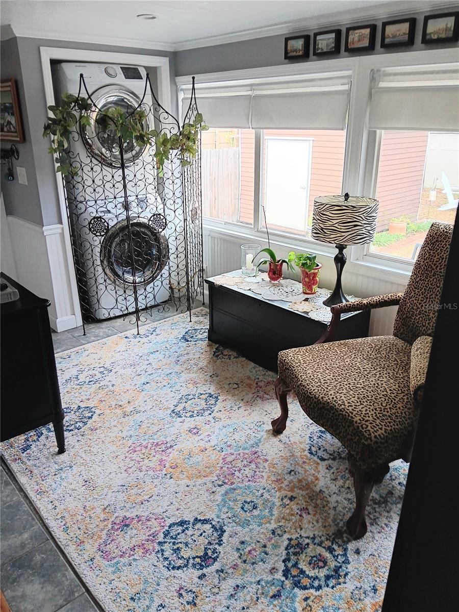 Image 11 of 22 For 406 Paris Street