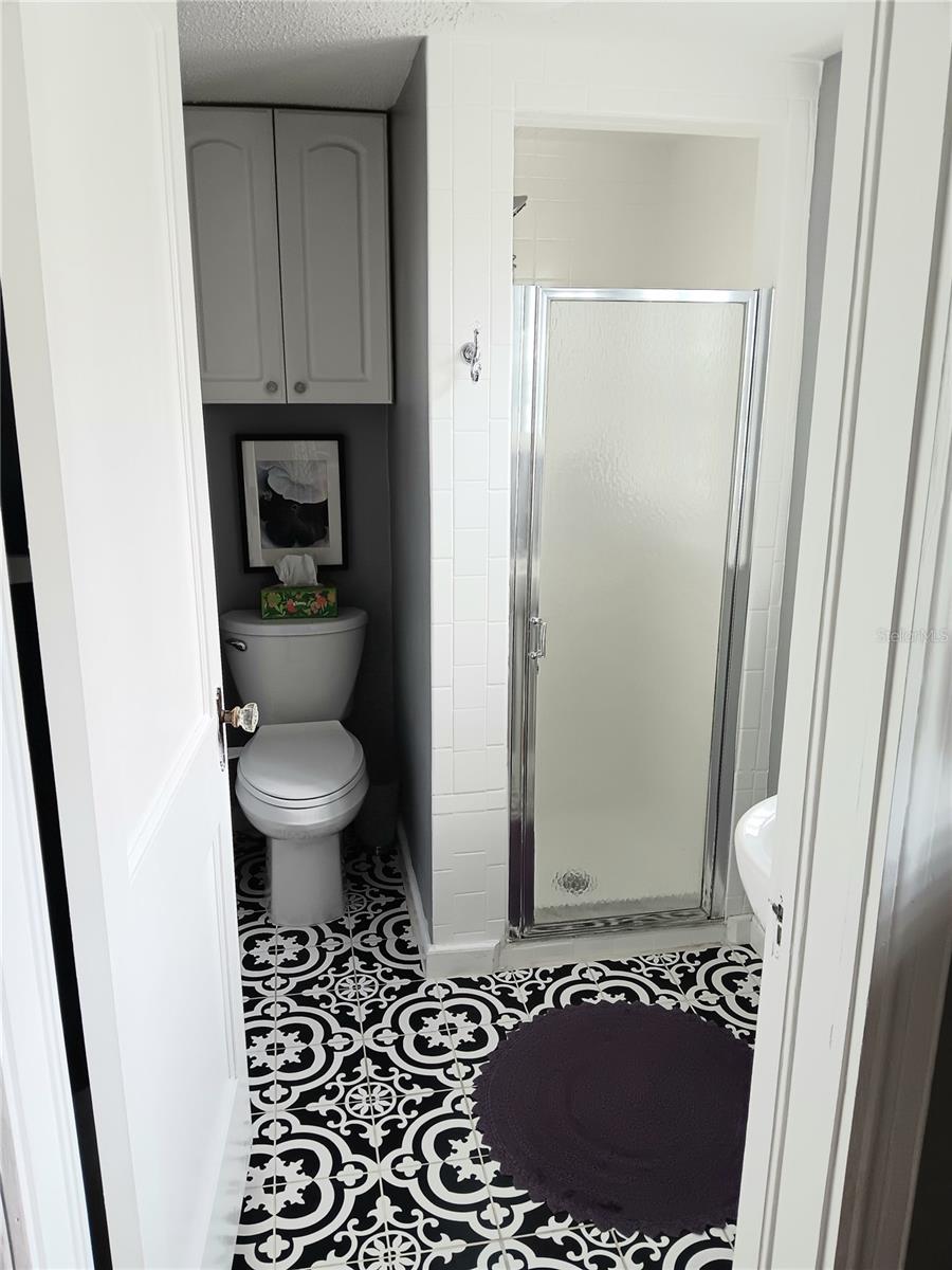 Image 13 of 22 For 406 Paris Street