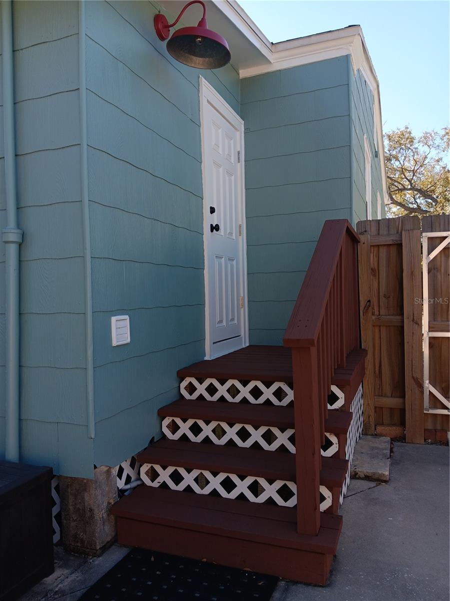 Image 16 of 22 For 406 Paris Street