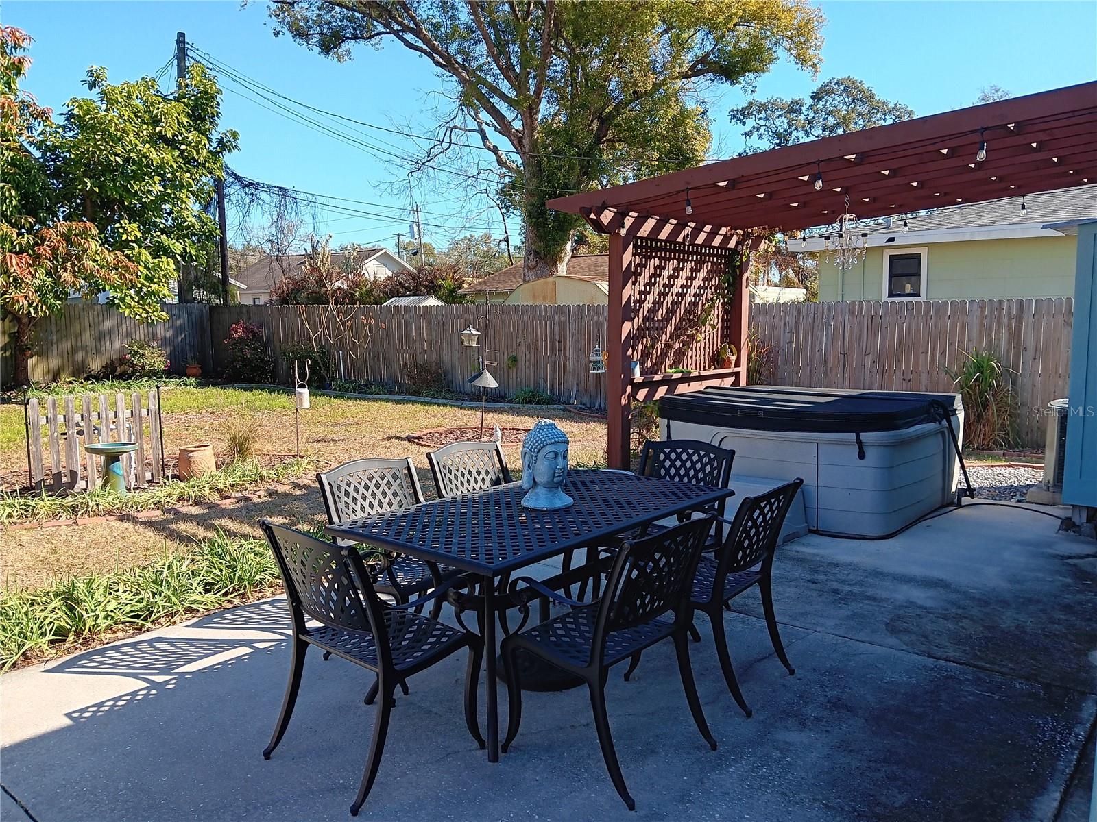 Image 17 of 22 For 406 Paris Street