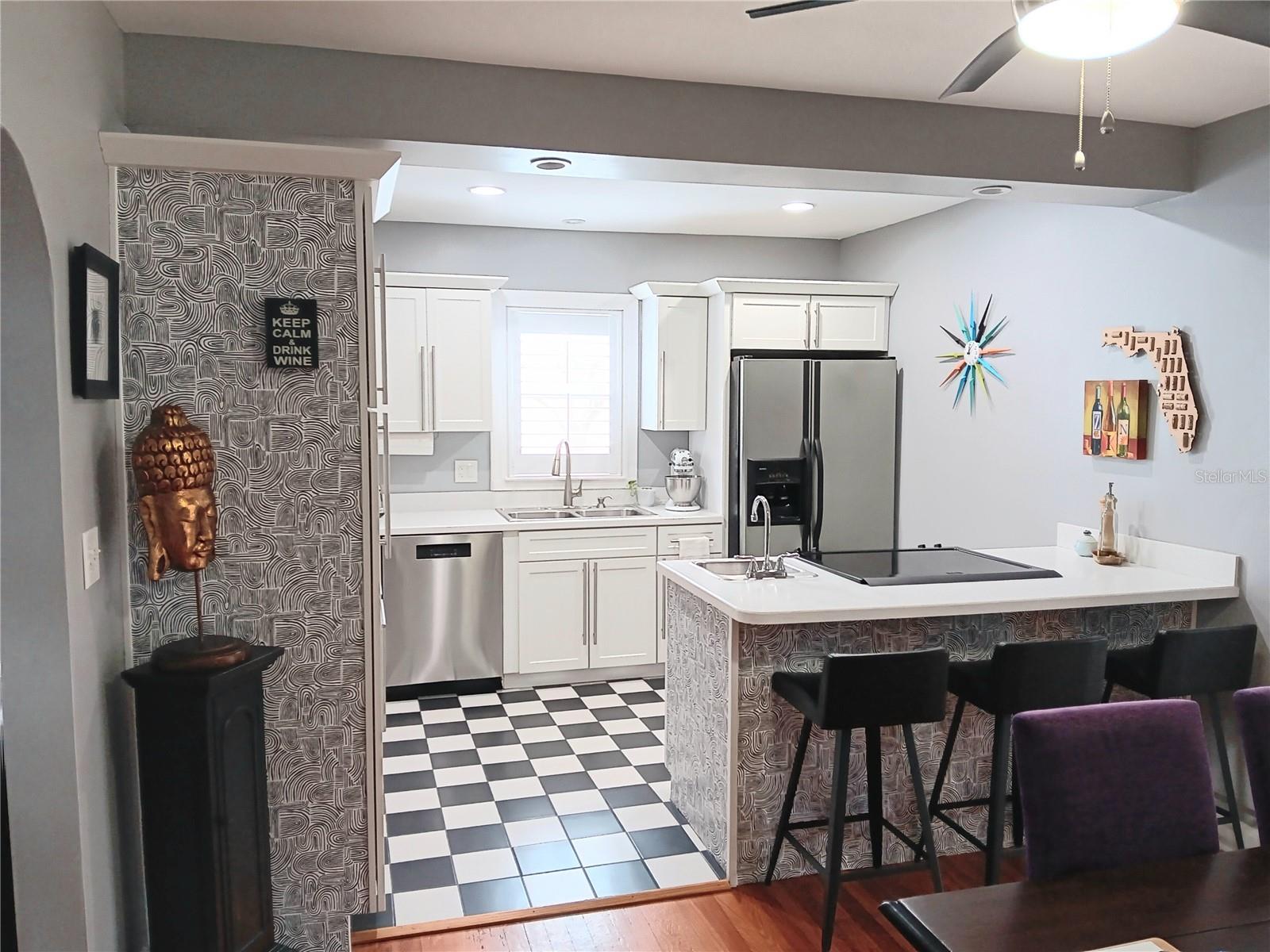 Image 6 of 22 For 406 Paris Street