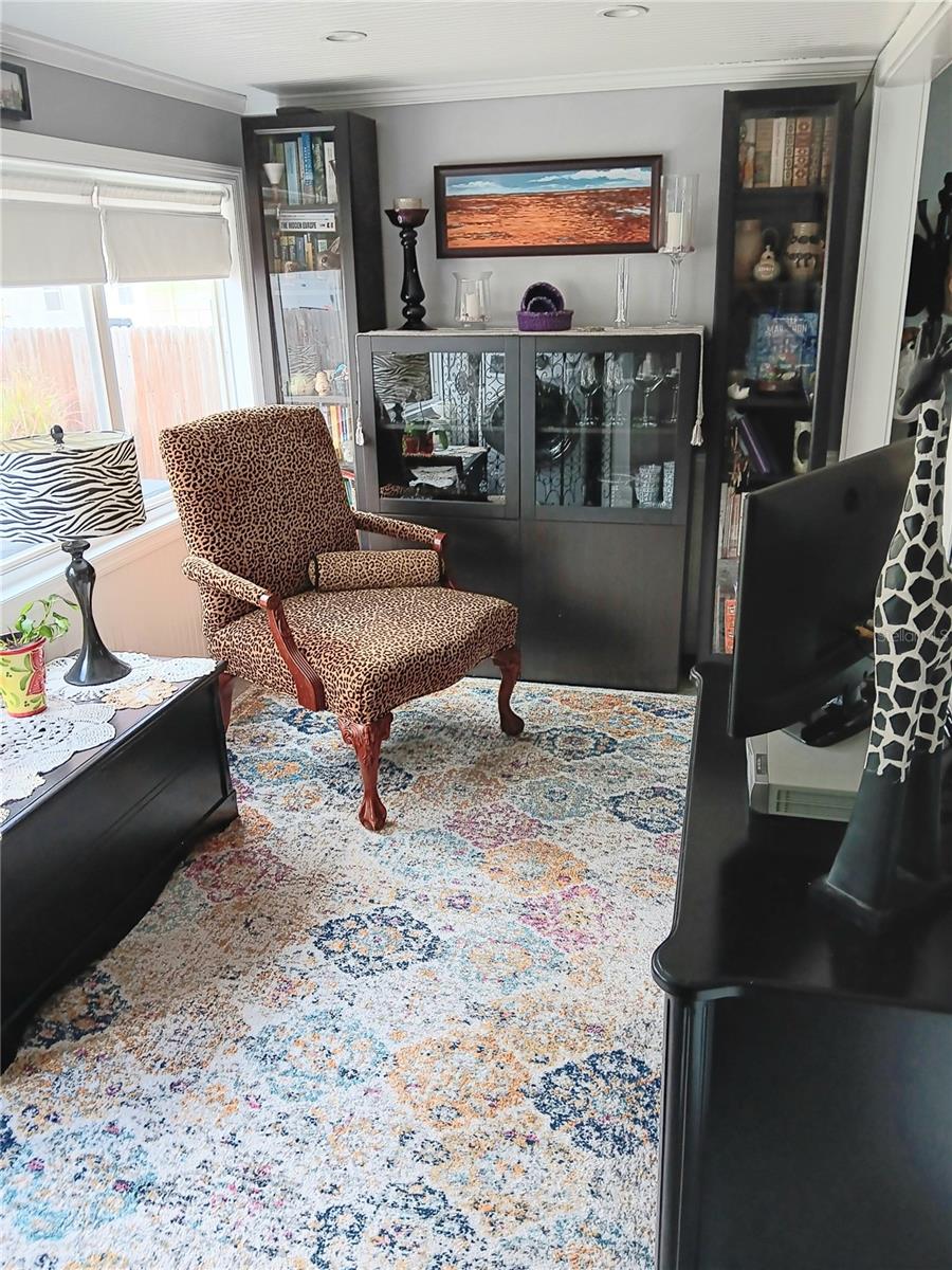 Image 9 of 22 For 406 Paris Street