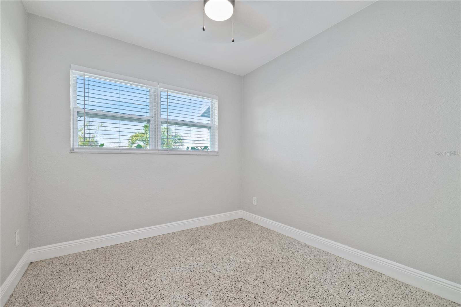 Listing photo id 11 for 540 32nd Street S