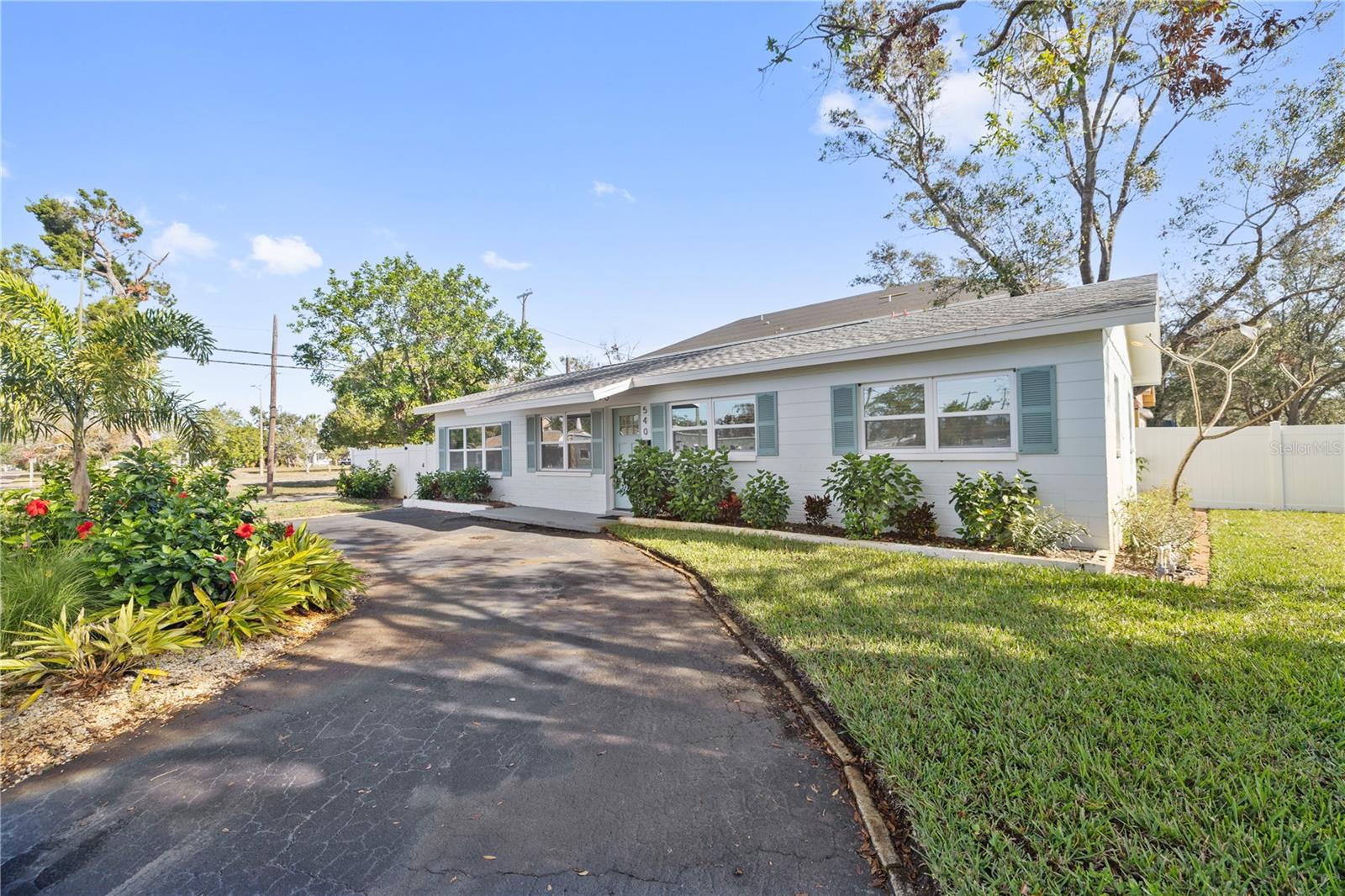 Listing photo id 13 for 540 32nd Street S