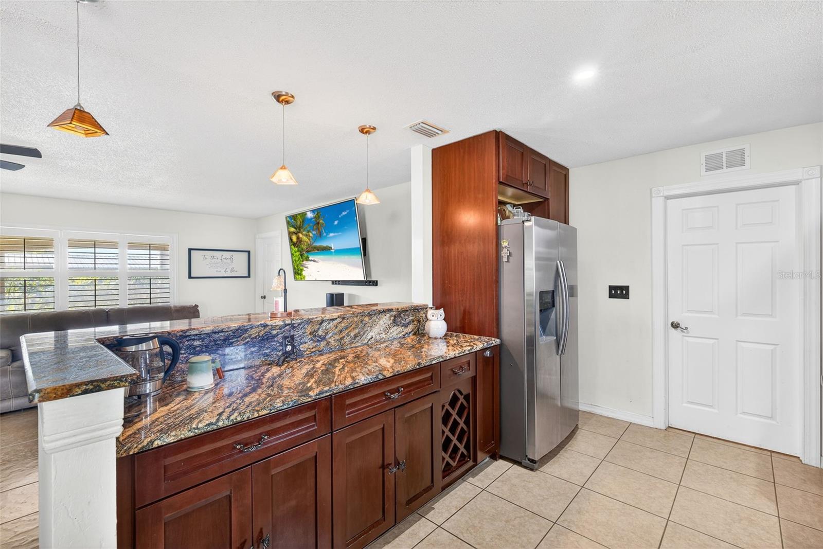 Image 10 of 39 For 219 Richmond Avenue S