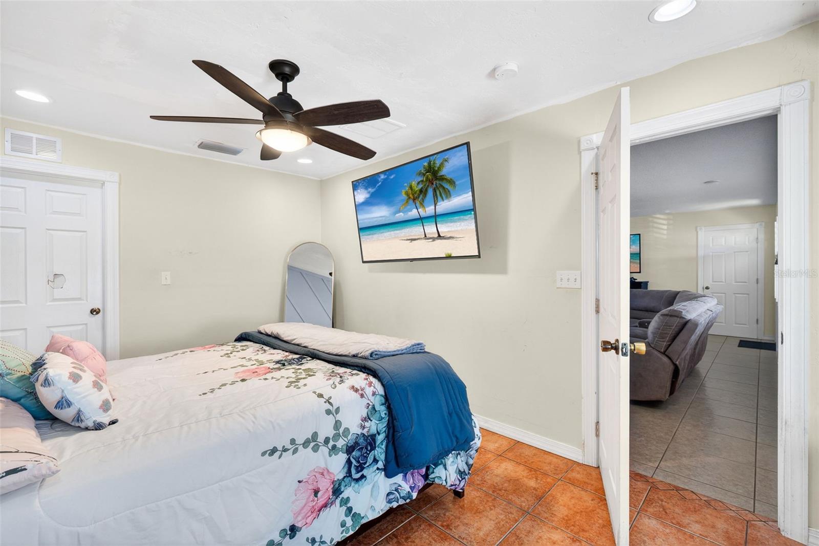 Image 20 of 39 For 219 Richmond Avenue S