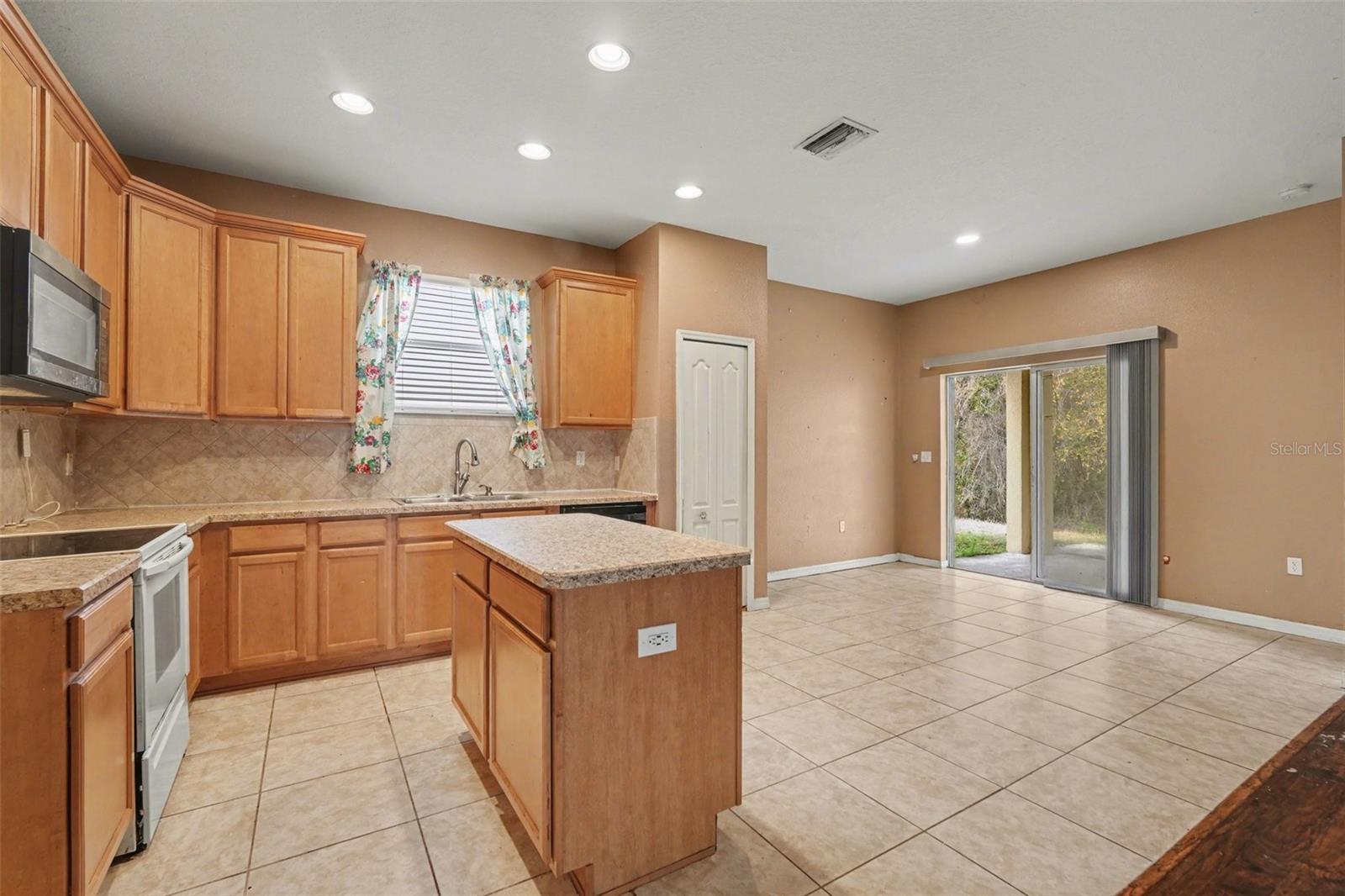 Image 12 of 31 For 11941 Palm Bay Court