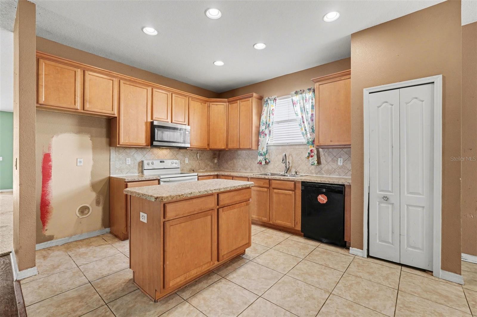 Image 13 of 31 For 11941 Palm Bay Court