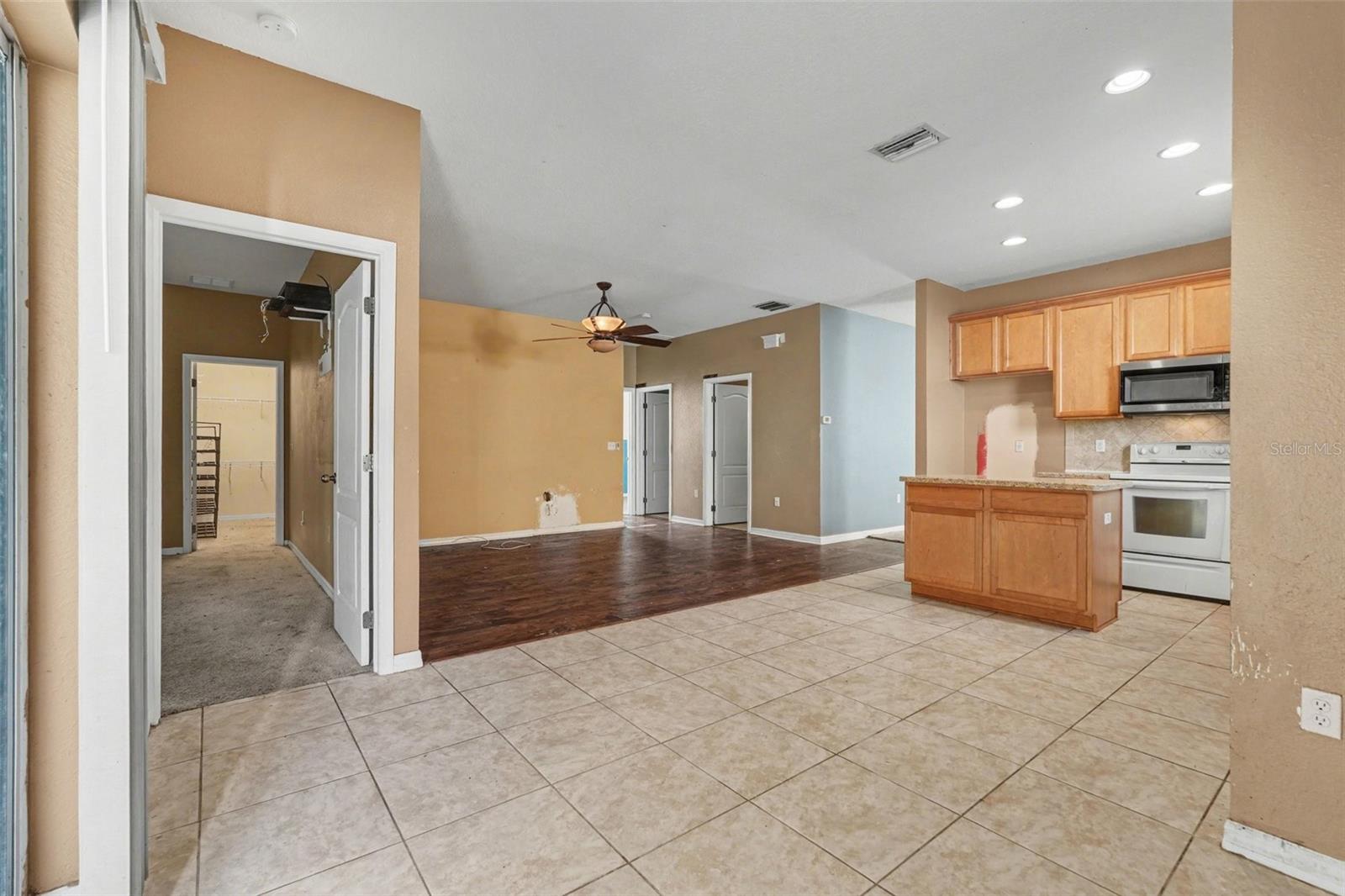 Image 15 of 31 For 11941 Palm Bay Court