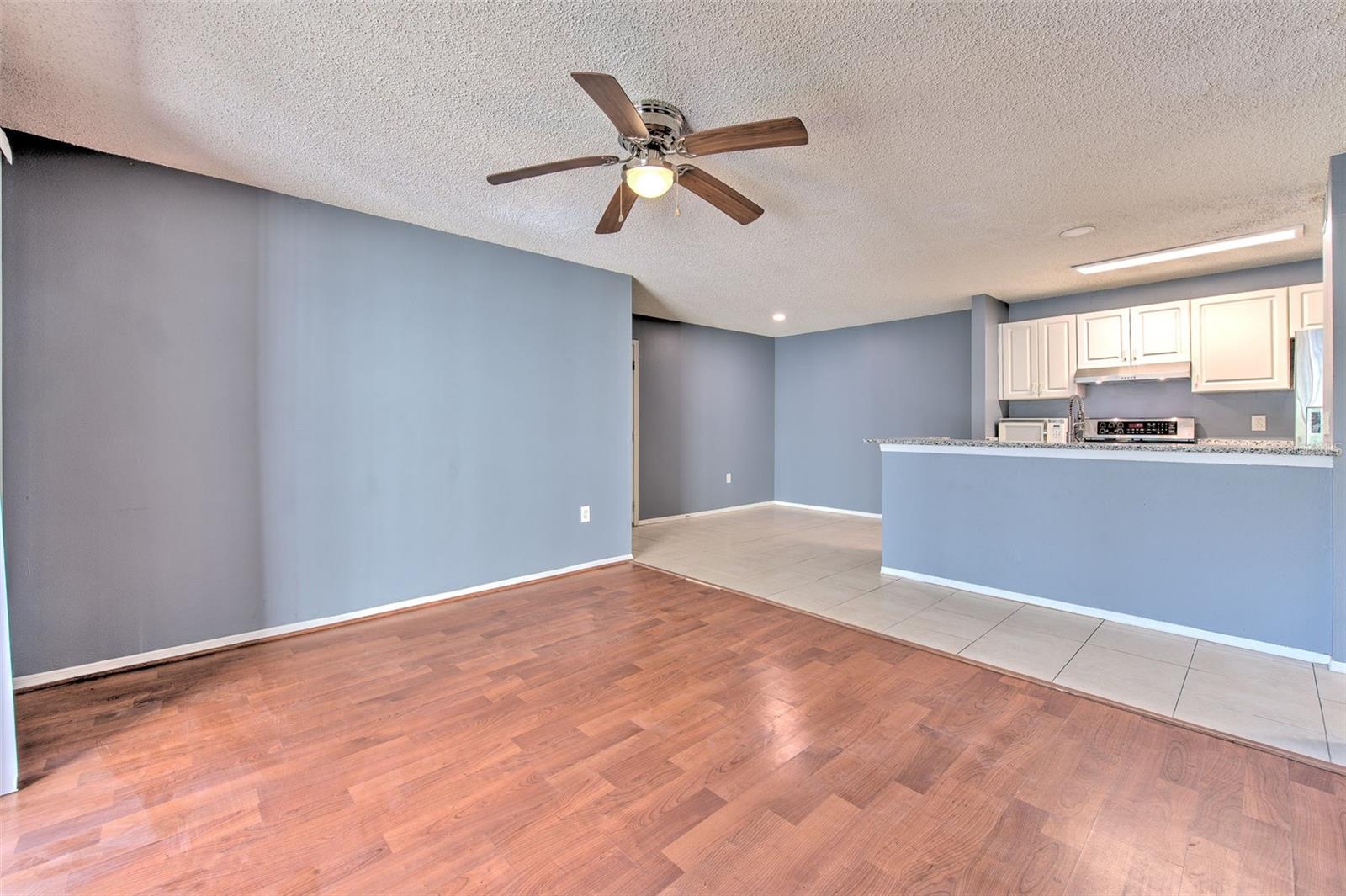 Listing photo id 11 for 10028 Strafford Oak Court 716