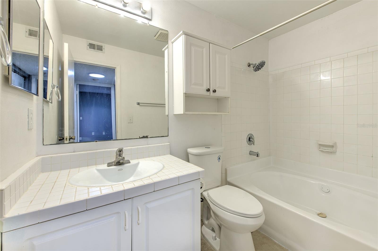 Listing photo id 17 for 10028 Strafford Oak Court 716