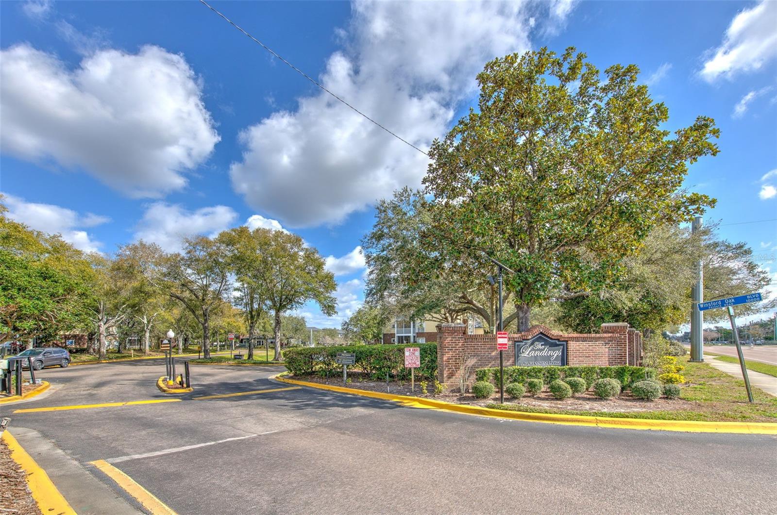 Listing photo id 24 for 10028 Strafford Oak Court 716