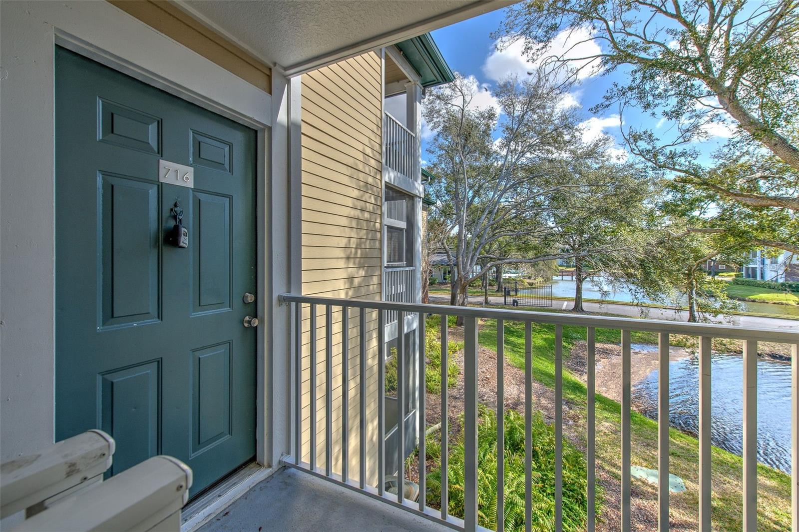 Listing photo id 1 for 10028 Strafford Oak Court 716