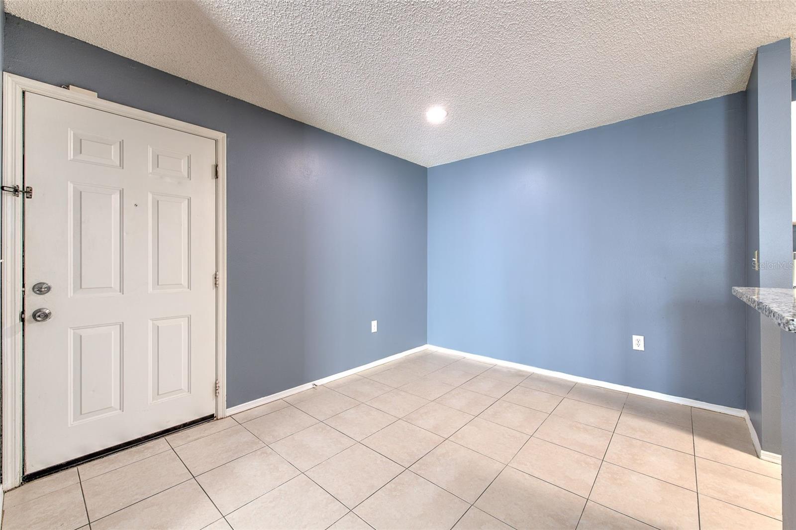 Listing photo id 2 for 10028 Strafford Oak Court 716