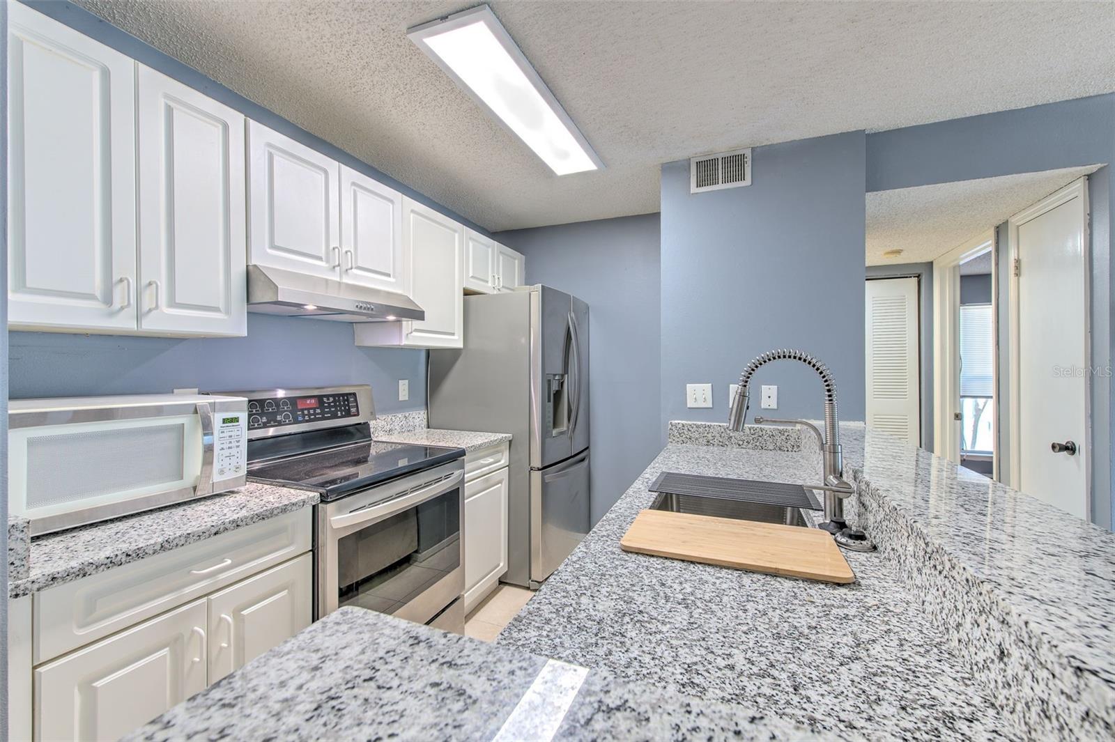 Listing photo id 6 for 10028 Strafford Oak Court 716