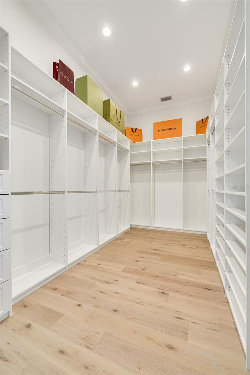 Image 22 of 49 For 634 Poinsettia Road