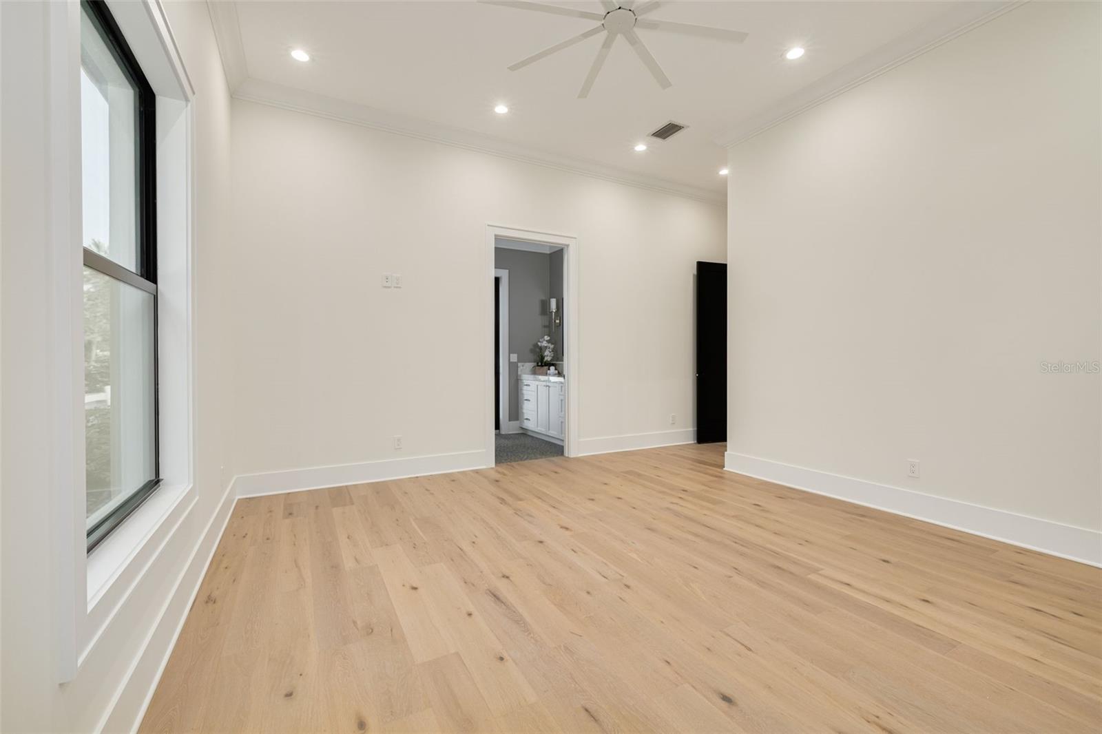 Image 25 of 49 For 634 Poinsettia Road