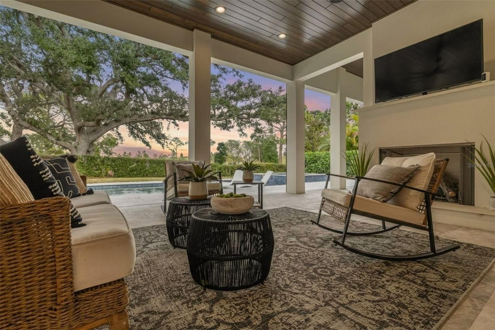 Image 40 of 49 For 634 Poinsettia Road