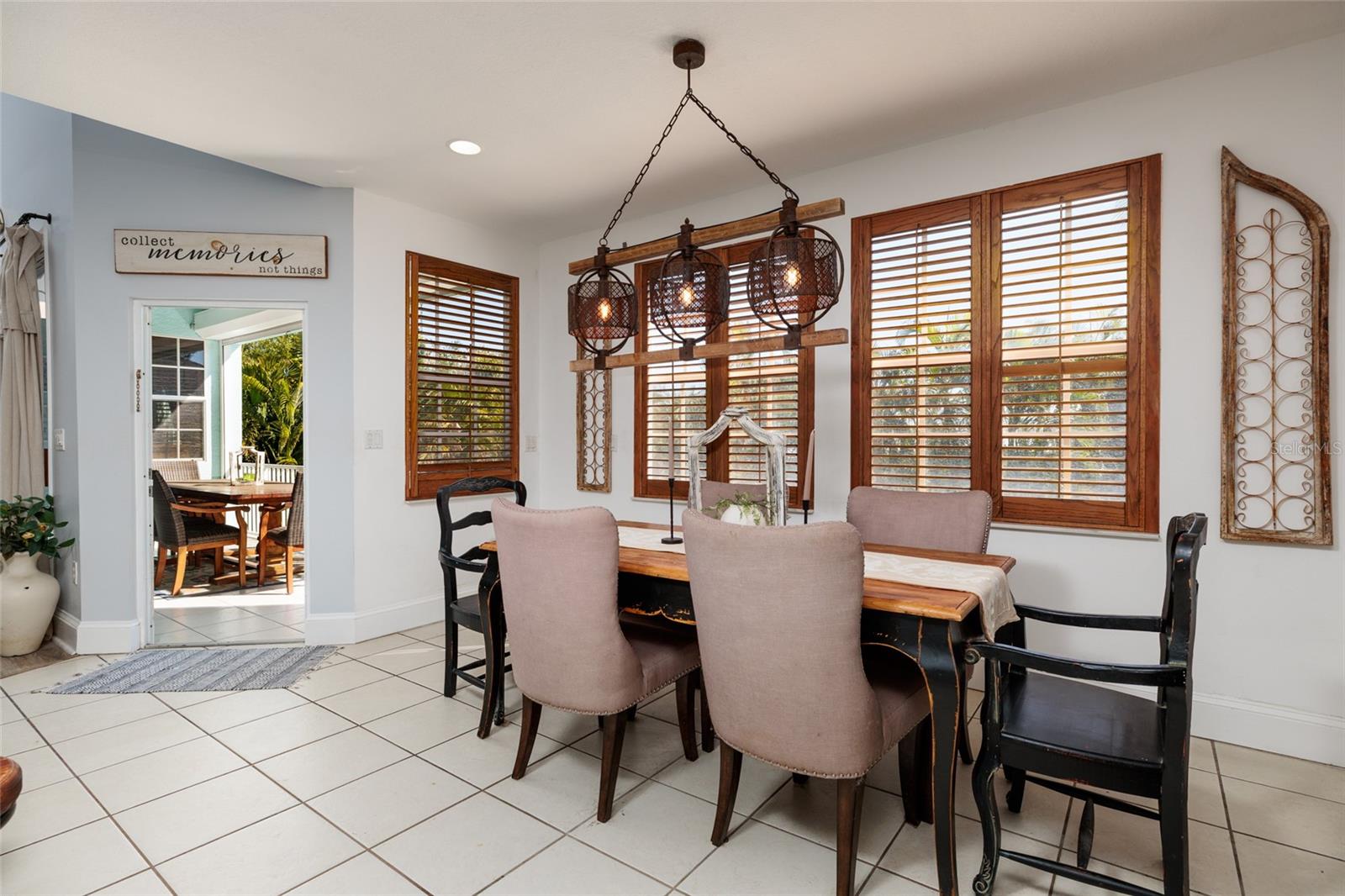 Listing photo id 12 for 407 8th Avenue N