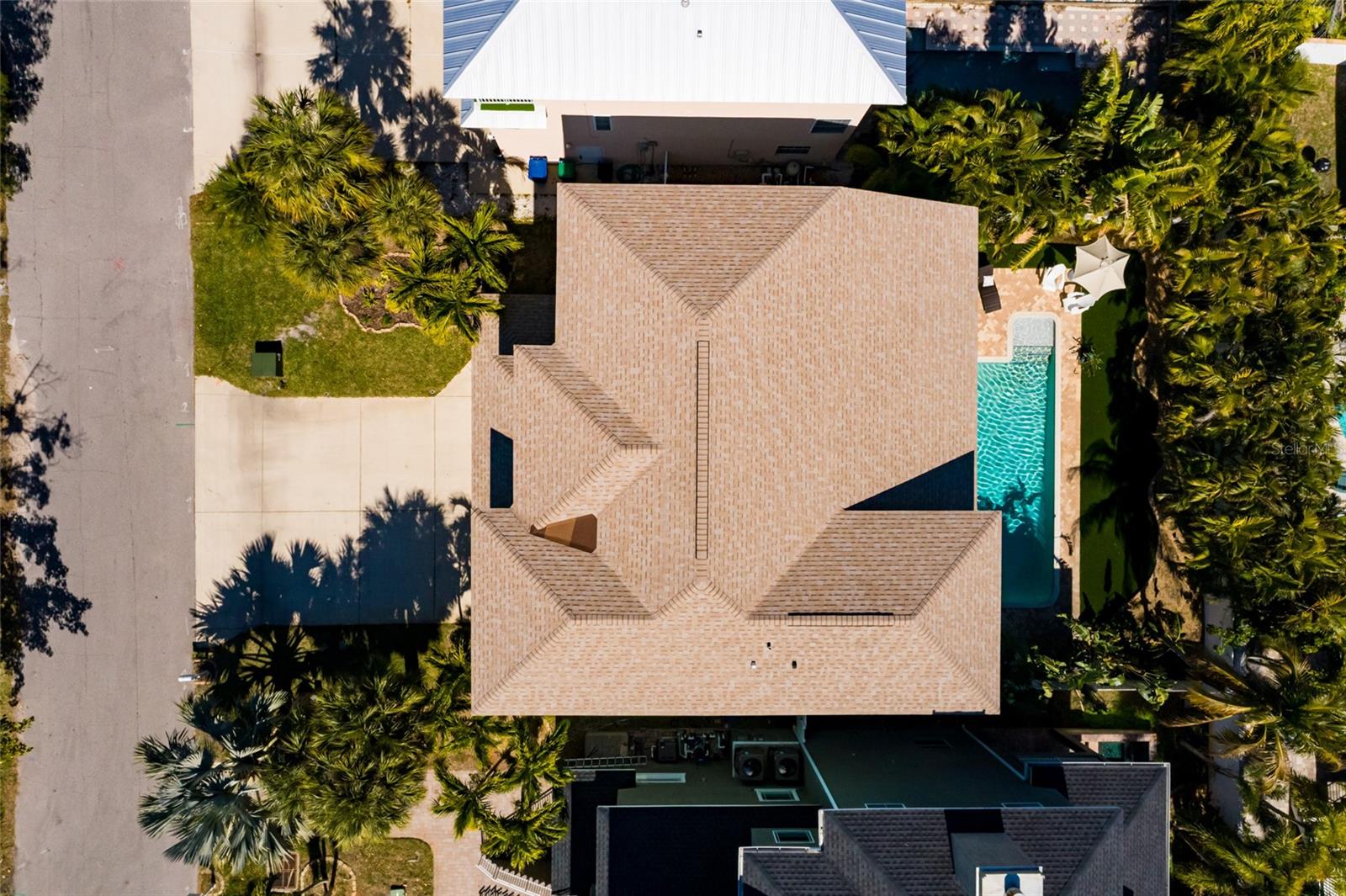 Listing photo id 0 for 407 8th Avenue N