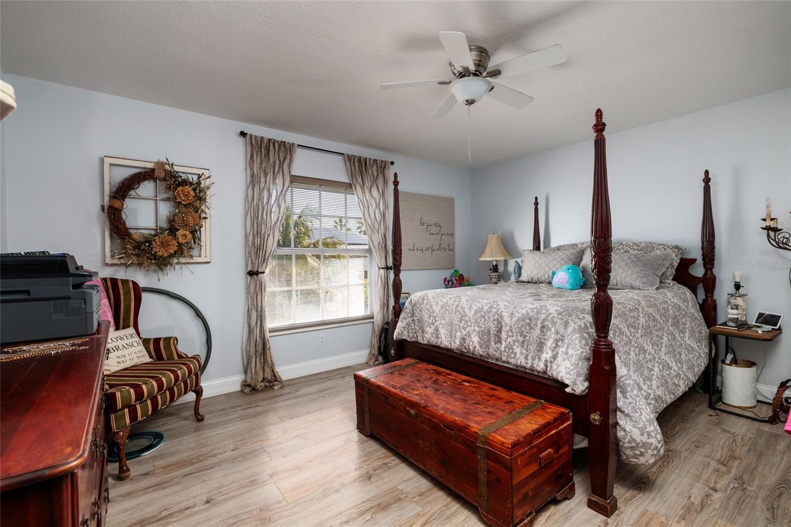 Listing photo id 18 for 407 8th Avenue N