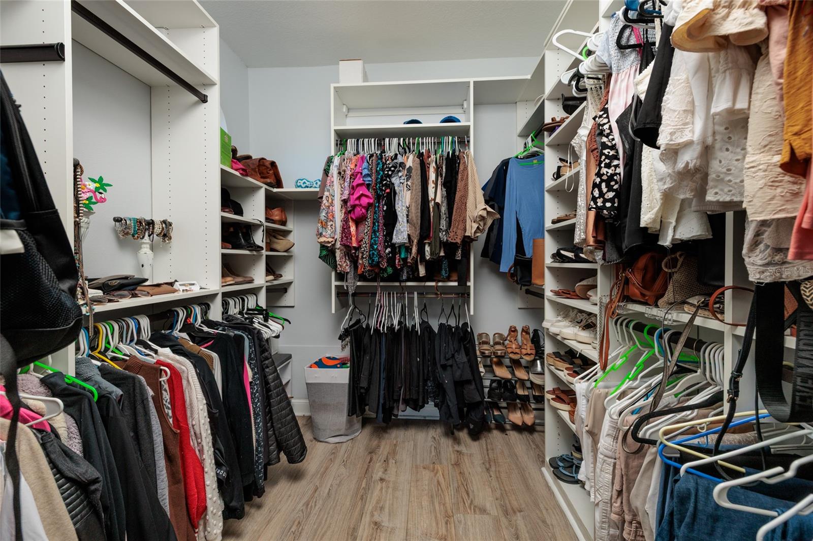 Listing photo id 19 for 407 8th Avenue N