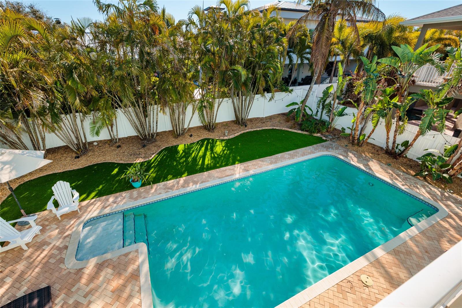 Listing photo id 1 for 407 8th Avenue N